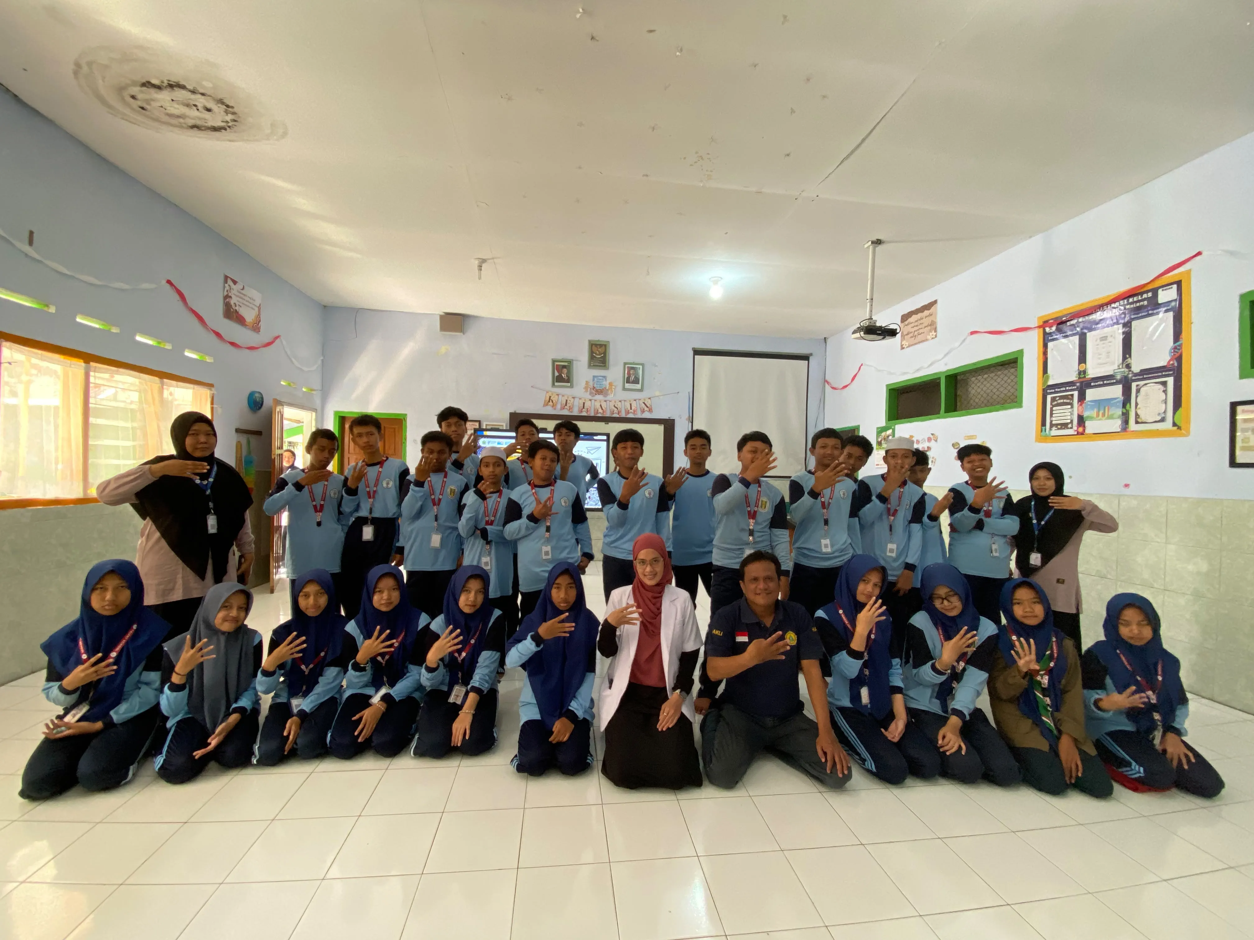 Simulasi Tanggap Darurat & Mitigasi Gempa: Pembekalan Kesiapsiagaan Bencana Bersama PMR dan HW